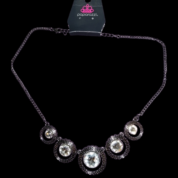 Gorgeous Paparazzi Necklace - Picture 2 of 3